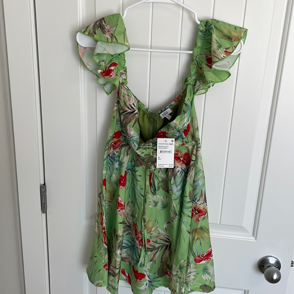 Area olive with Hawaiian print dress.